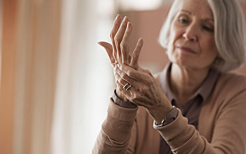老年人怎麼應對風濕性關節炎