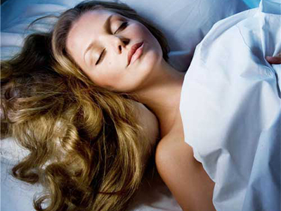研究表明睡得太靠牆容易得關節炎