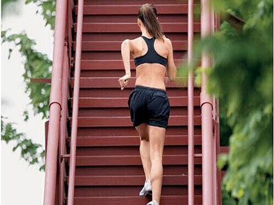 經常爬樓梯會導致關節炎？