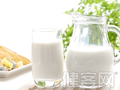 日日飲牛奶可以幫助女性膝關節延遲發生