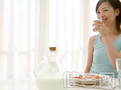 女性多喝牛奶有助預防關節炎