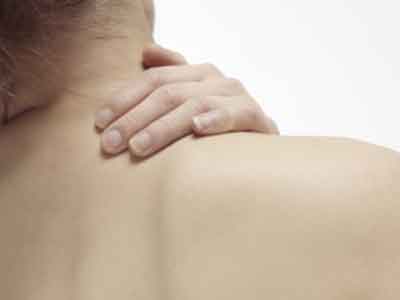 肩關節疼痛僵硬並非肩周炎？ 梳頭訓練可對付肩周炎