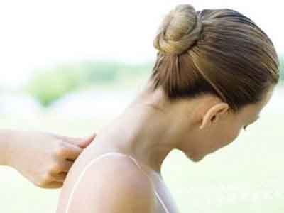 治療肩周炎可試試按摩療法 預防肩周炎要加強鍛煉
