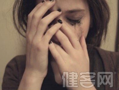 醉漢騷擾夜總會坐台女 男子施暴致其骨折獲刑