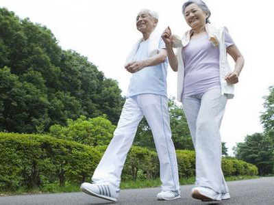 老年人骨質增生應該多補鈣