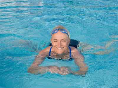 腰肌勞損的自我按摩法 腰肌勞損患者宜學蛙泳