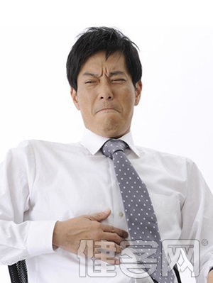 男性腰痛伴隨尿急怎麼回事