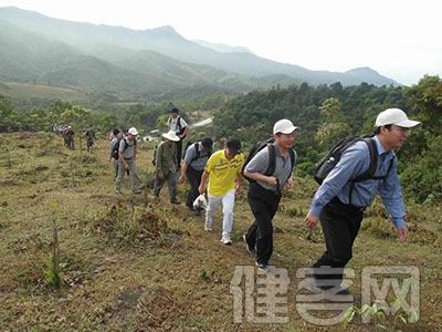 女子爬山後腰疼1個月 以為太累一查竟是癌症