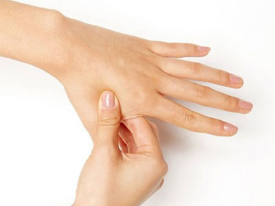 手或指頭的關節疼痛是怎麼回事？