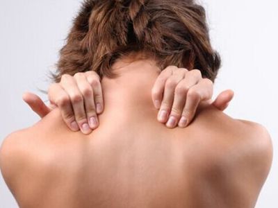 肩胛骨疼痛病因是什麼？
