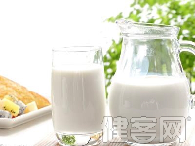 牛奶喝太多易患骨質疏松？