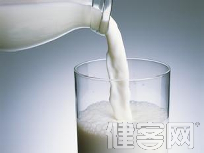 防骨質疏松從小做起 多喝牛奶少喝碳酸飲料