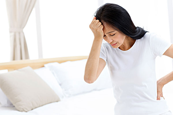 空調房睡涼席可引發腰椎疾病