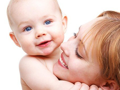 新媽媽常抱寶寶周身痛 如何抱寶寶更輕松