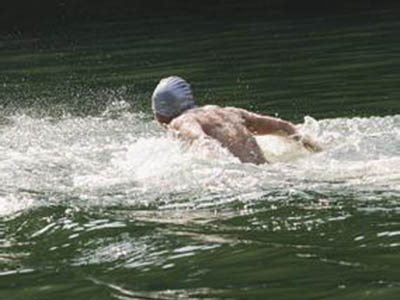 頸椎病患者不宜冬泳 有加重頸椎病情的危險
