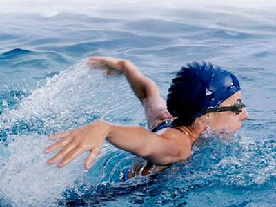 游泳熱潮 骨科專家提醒：小心“游泳肩”