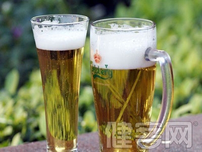 適度喝啤酒可防止骨質疏松症