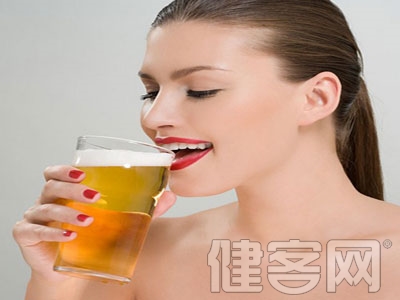 適度喝啤酒可防止骨質疏松症