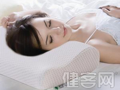 選擇合適的枕頭有利於預防頸椎病
