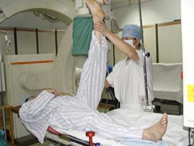 C型臂引導下經皮激光椎間盤減壓術(PLDD)