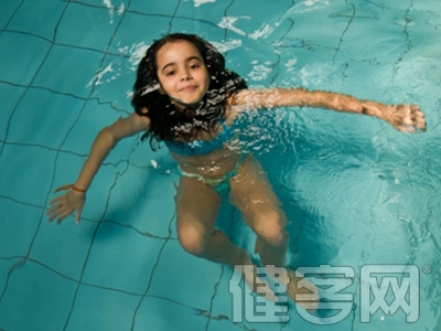 腰肌勞損患者可用蛙泳進行恢復鍛煉