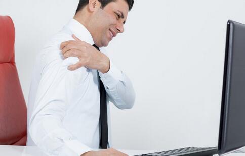 肩周炎是怎麼引起的 肩周炎的治療方法 肩周炎的原因
