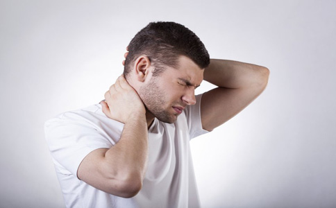 頸椎病的症狀有哪些 頸椎病有什麼症狀 眩暈會是頸椎病嗎